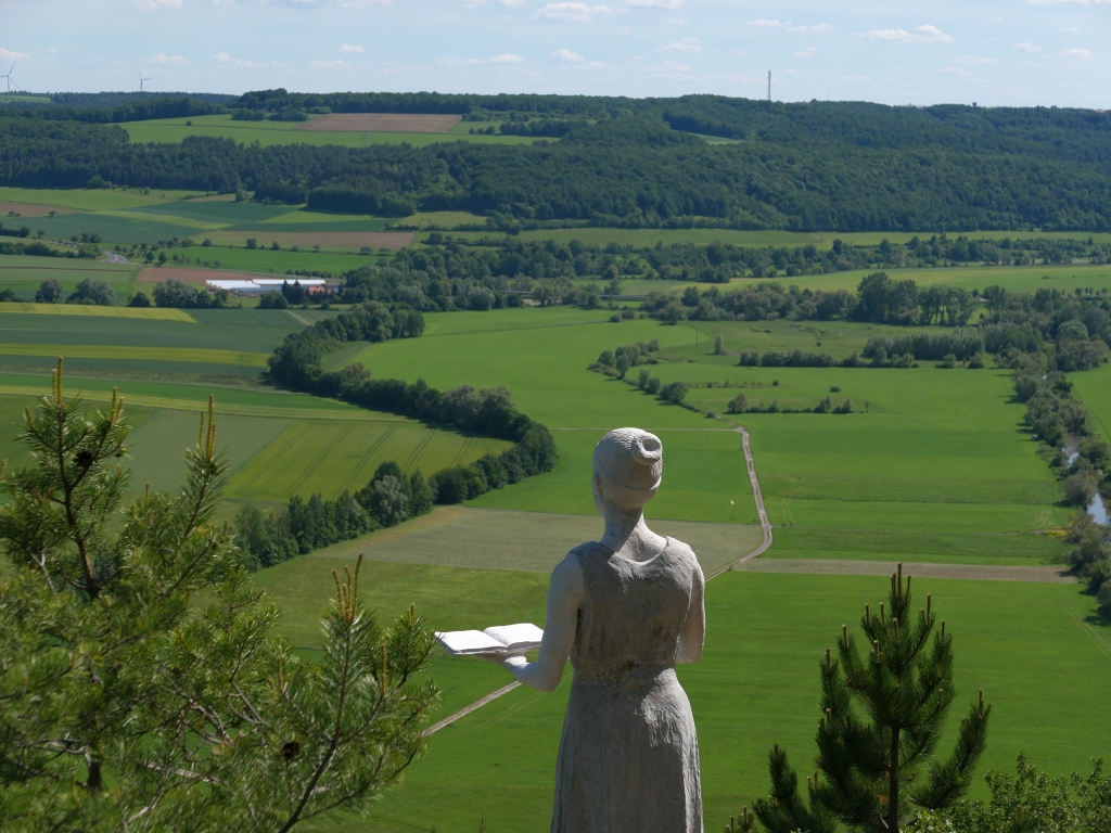 Station der Sommerreise durch Mainfranken: Amalberga, eine geheimnisvolle Statue bei Hammelburg. 