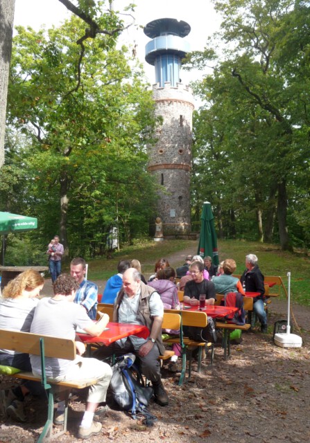 Am Ludwigsturm mit Gipfelbratwurst