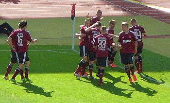 Jubel der Nürnberger nach dem Siegtreffer zum 3:2 gegen Werder Bremen.
