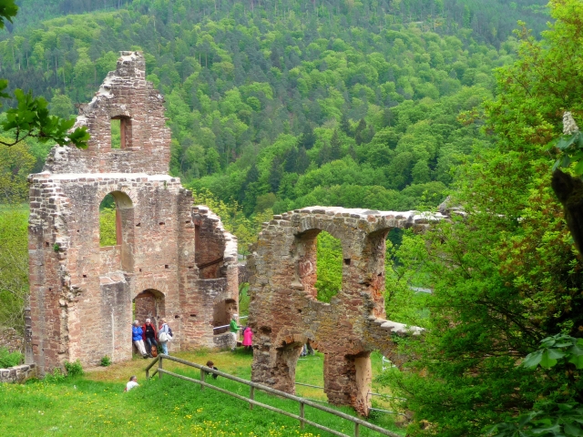 Auferstehen in Ruinen