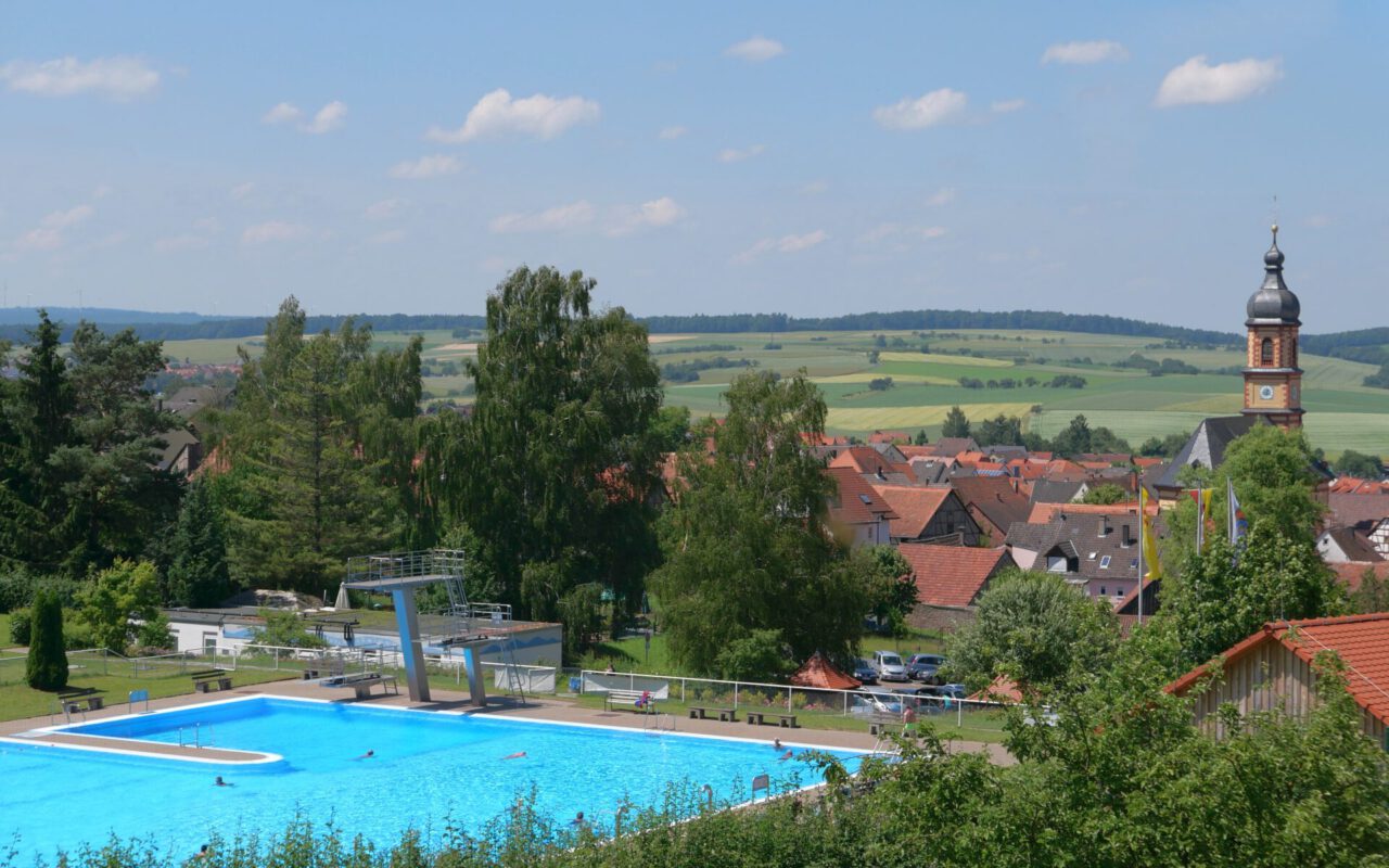 Stille im Freibad - Zum Beispiel im Spessartbad in Mönchberg - Foto von Georg Magirius