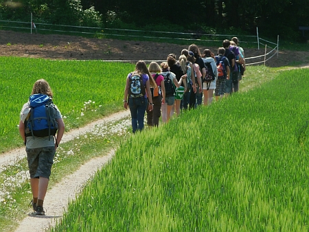 Junge Leute wandern gern