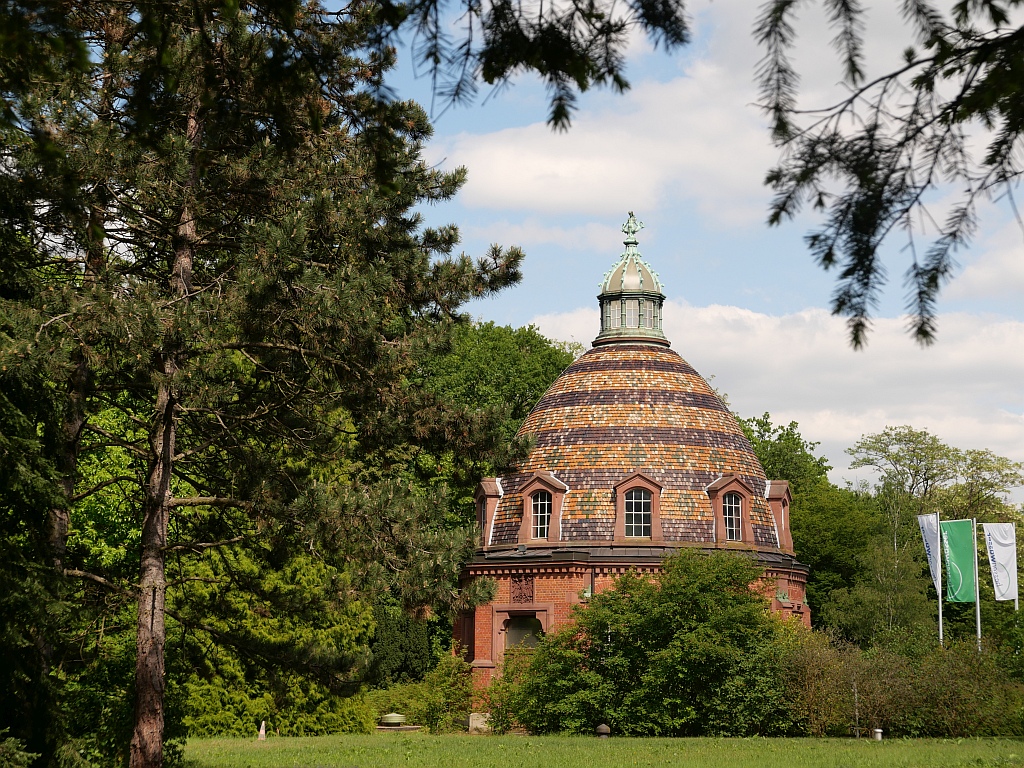 Verborgene Schätze im Wald - Maschinenbau des Wasswerks Hinkelstein im Frankfurter Stadtwald von 1894.