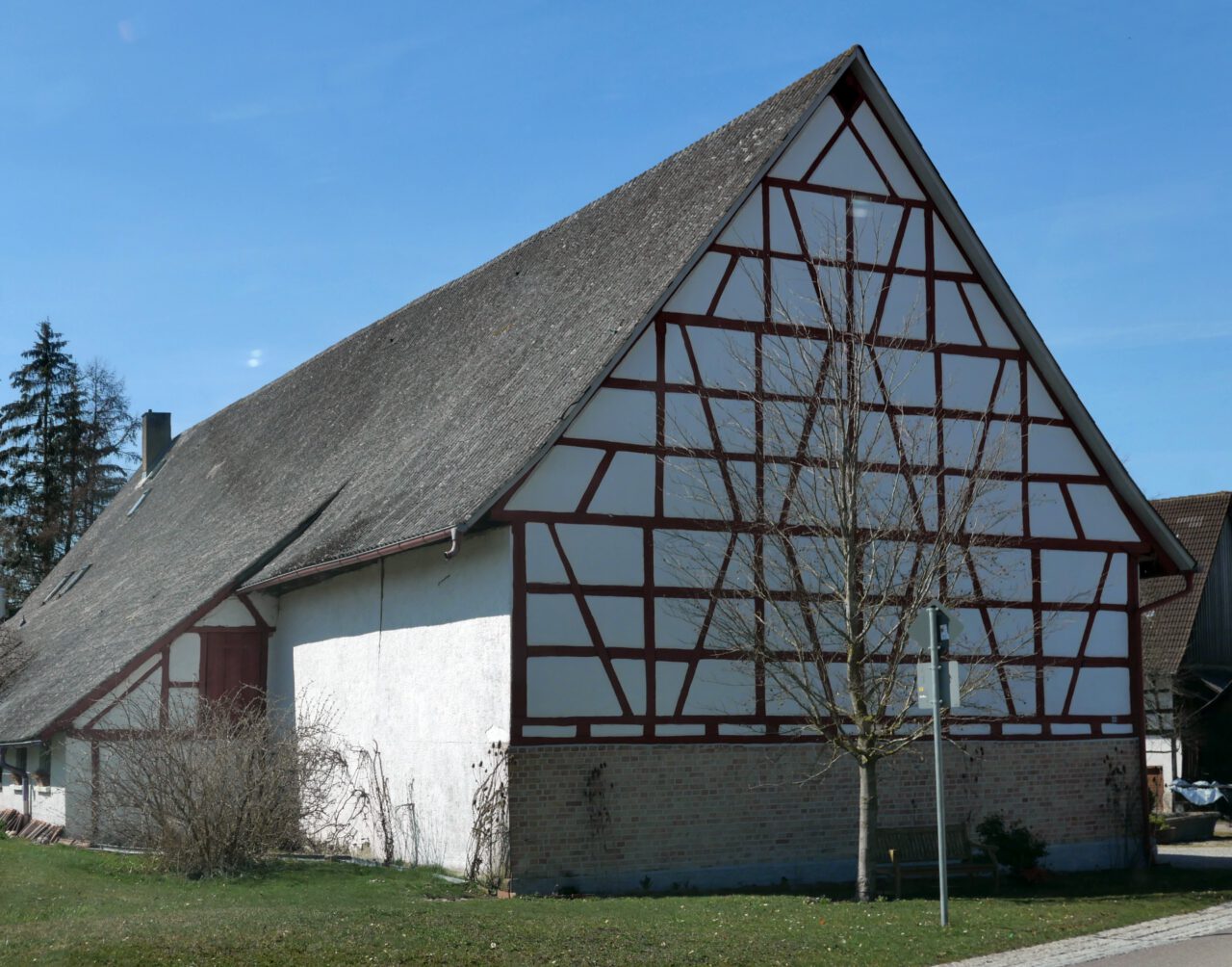 Hof in Rast - wichtiger Schauplatz im Werk des Dichters und Büchnerpreisträgers Arnold Stadler