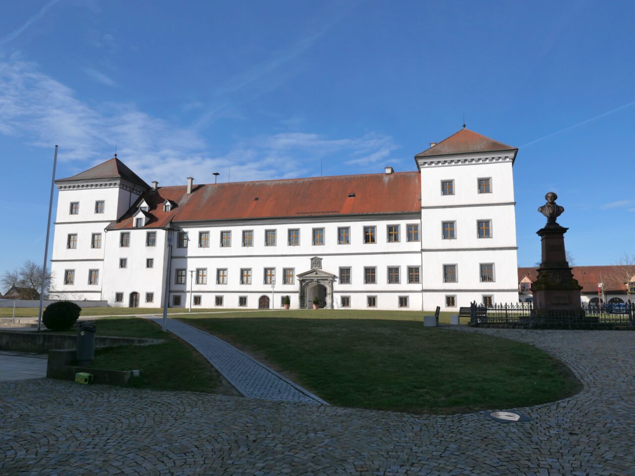 Rettungsdichter: Arnold Stadlers Schule in Meßkirch.