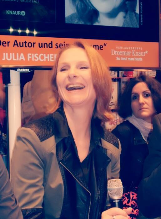 Sprecherin und Autorin Julia Fischer - Foto: www.juliafischer-autorin.de