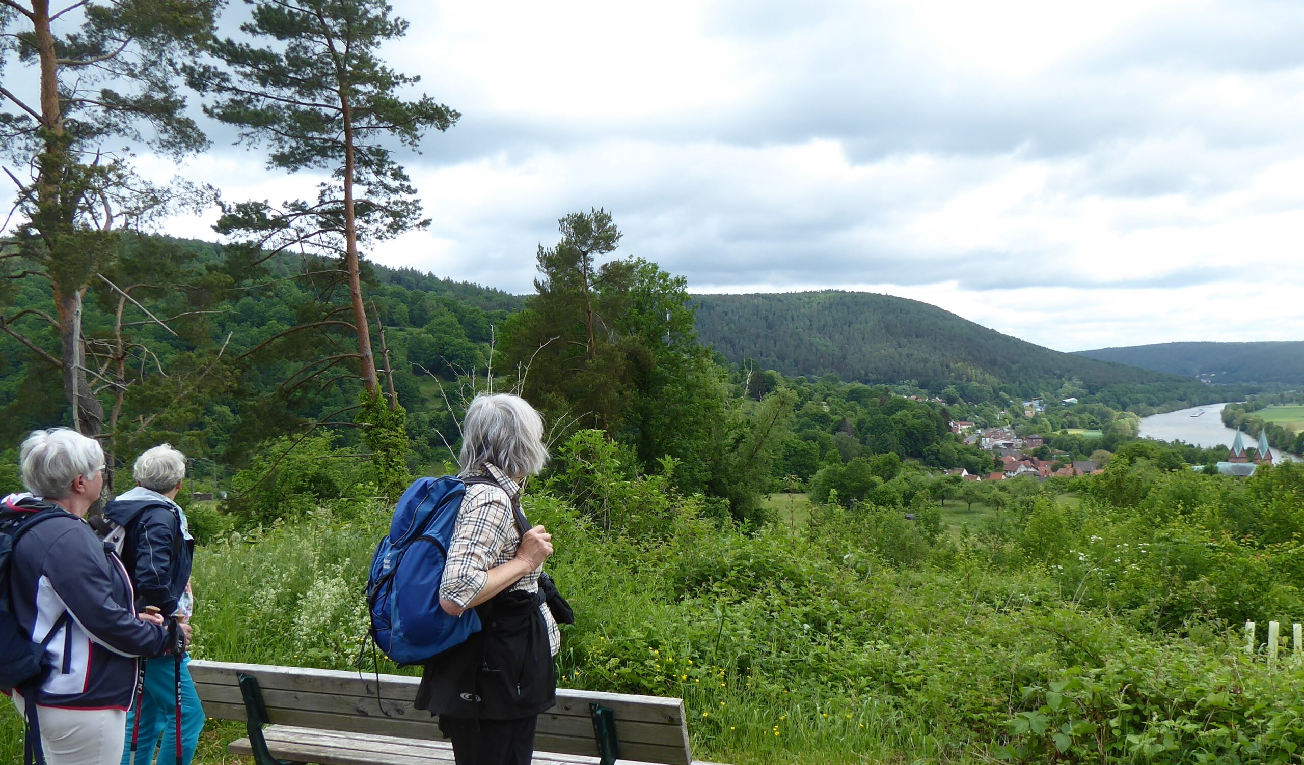 Was dem Leben Witz und Schwung verleiht - Blick aufs Kloster Neustadt - Foto: Georg Magirius