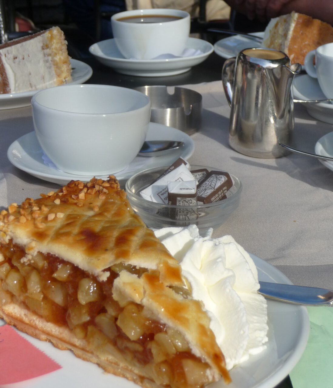 Tasse auf der Terrasse