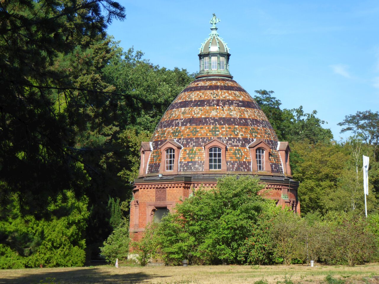 Die Eleganz der Nixe - Maschinenhalle des Wasserwerkes Hinkelstein im Frankfurter Stadtwald - Foto von Georg Magirius