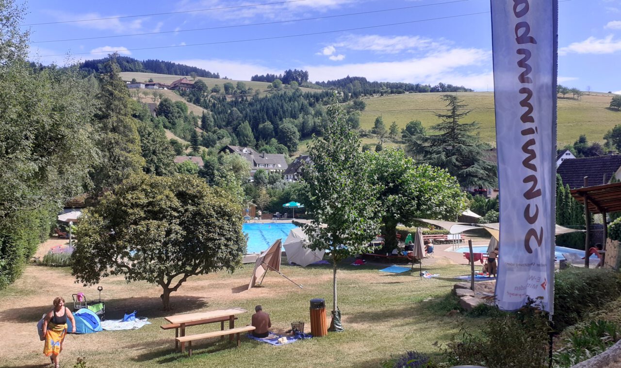 Schwimmen ist Beten, Freibad Oberharmersbach (Schwarzwald) - Foto (c) Georg Magirius