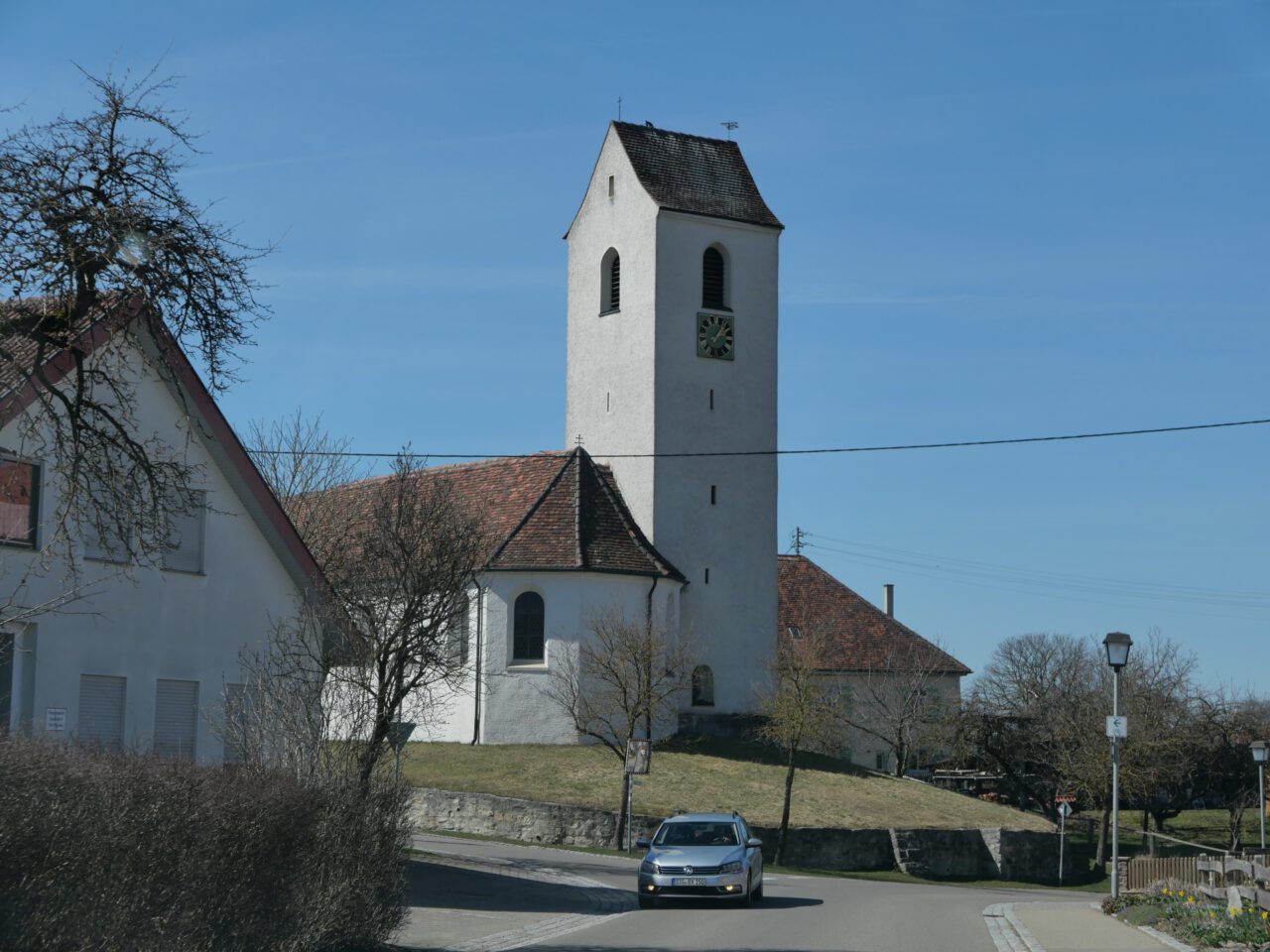 Kirche in Rast, in der Arnold Stadler als Junge ministrierte und - wie er sagt - mit den Psalmen lebte, lange bevor er das vielfach aufgelegte Psalmen-Buch "Die Menschen lügen. Alle!" schreib