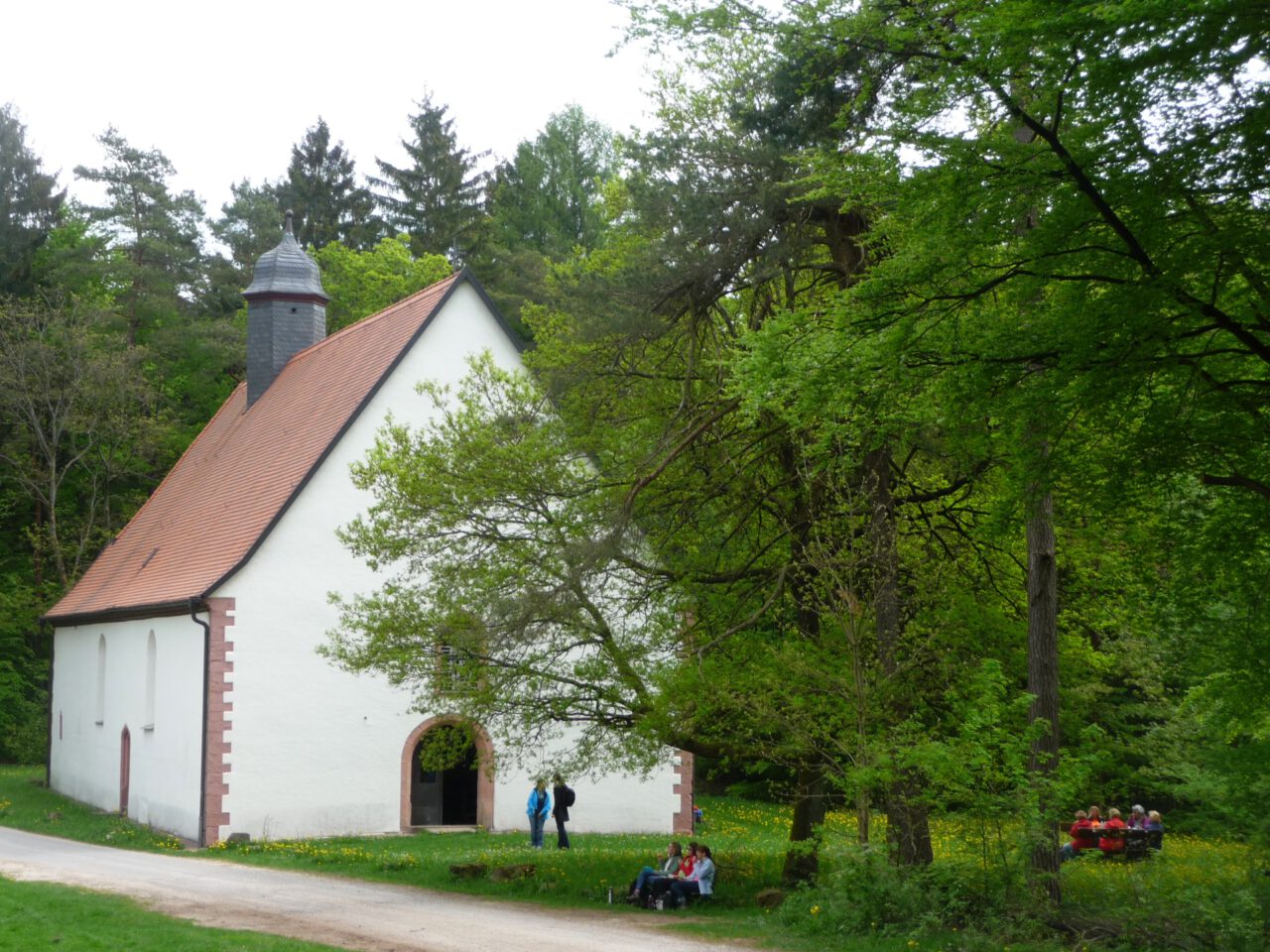 Stille auf der Schnellstraße - Kreuzkapelle Frammersbach