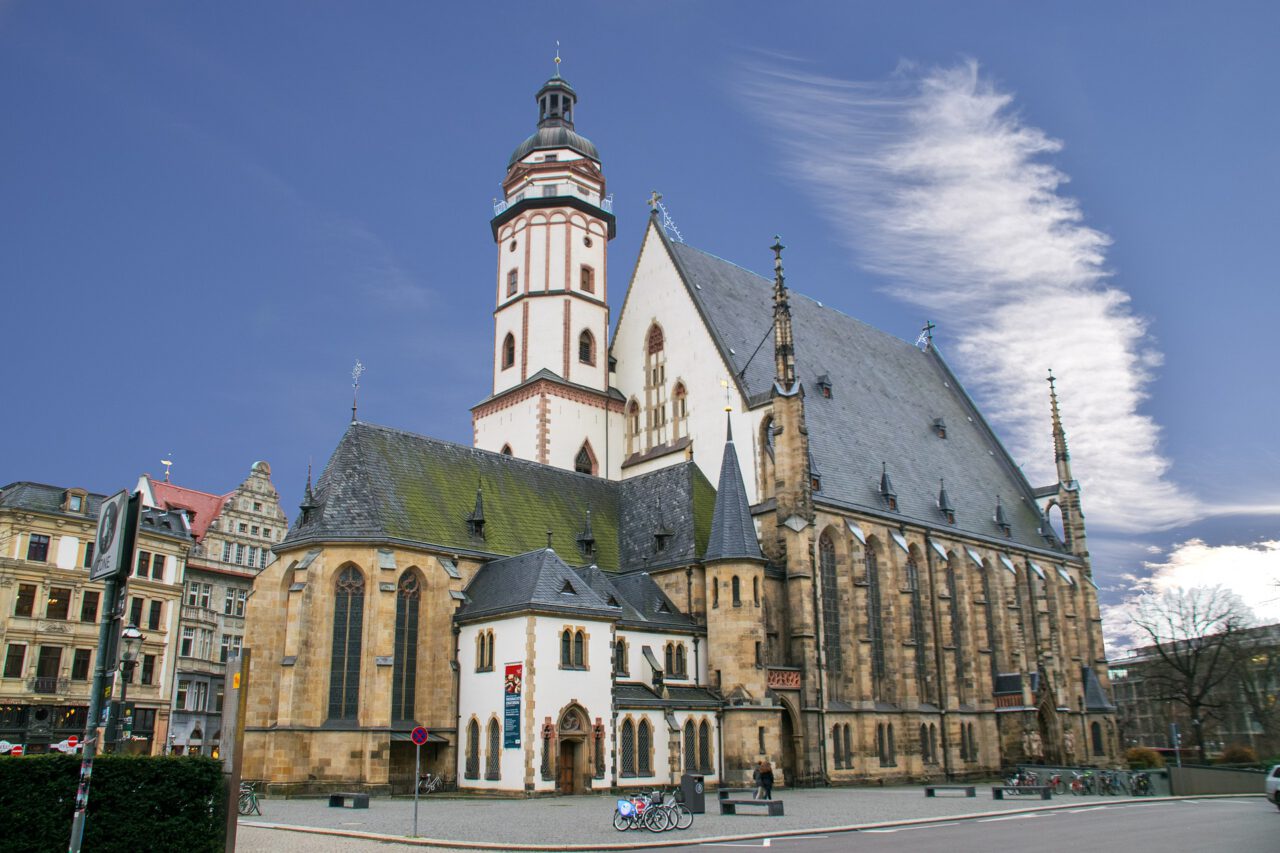 Bach ist sein Morgengebet, bekannt der Schriftsteller Arnold Stadler. Leipziger Thomaskirche, wo Bach wirkte. 