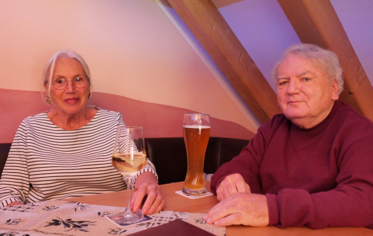 Nur Suchende inspirieren - Marga Hartig und Heinz Linduschka beim Interview für den BR - Foto von (c.) Georg Magirius