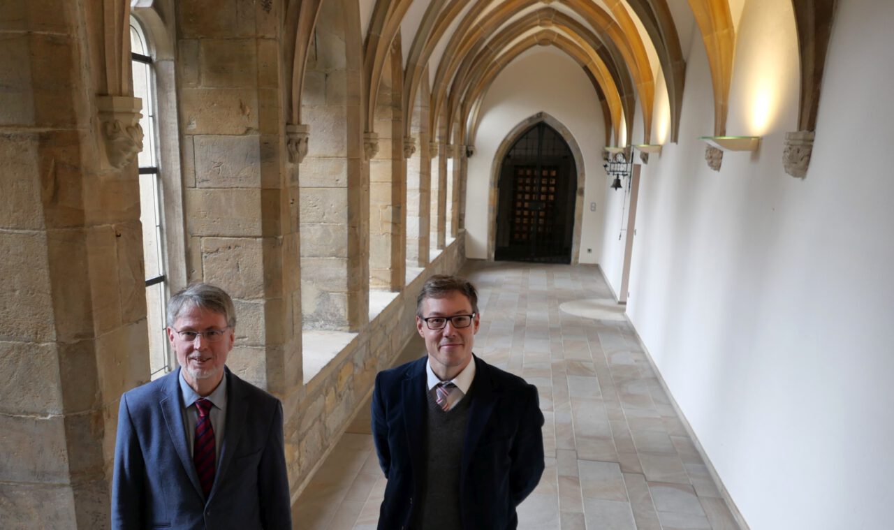 Dekanatskonator Simon Daubhäußer und Theologe Egbert Ballhorn - Propsteikirche Dortmund sympathisieren mit einer Kirche als Gemeinschaft der Falschsänger- Foto (c) Georg Magirius